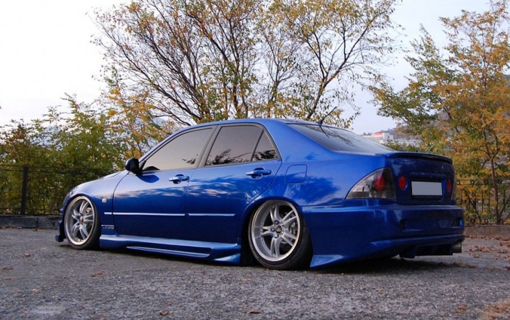 Накладки на пороги "Varis" Toyota Altezza (10) купить недорого с доставкой в Санкт-Петербург