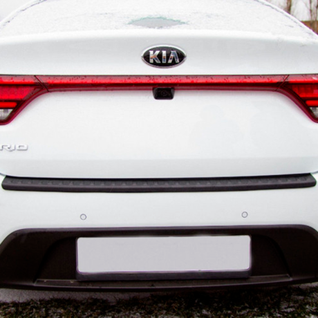 Защитная накладка на задний бампер KIA Rio (2017-н.в., седан) купить недорого с доставкой в Санкт-Петербург