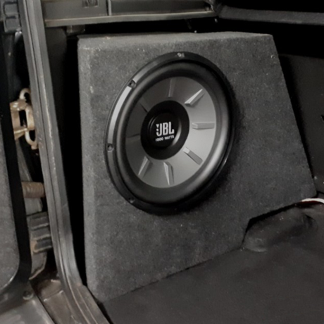 Короб под 10" сабвуфер B@3 2123 Chevrolet Niv@ (в левое крыло, 35 литров) купить недорого с доставкой в Санкт-Петербург