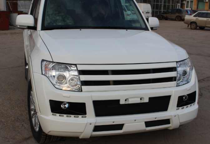 Решетка радиатора "Broomer Design" var №2 для Mitsubishi Pajero 4 (2006-2015) купить недорого с доставкой в Санкт-Петербург