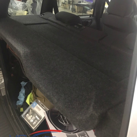 Полка B@3 2123 Chevrolet Niv@ (с боковинами, отв. под динамики 6х9 дюймов) купить недорого с доставкой в Санкт-Петербург