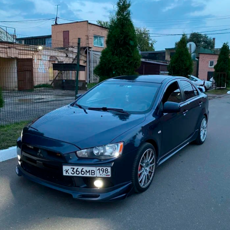 Подиум номера "EVO" №1 (прямой, шагрень, дорестайлинг) для Mitsubishi Lancer 10 (2007-2010) купить недорого с доставкой в Санкт-Петербург