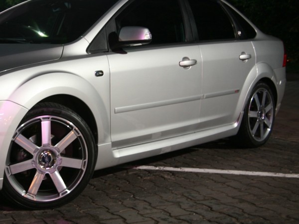 Накладки на пороги "ST" для Ford Focus 2 (5D)(2004-2011) купить недорого с доставкой в Санкт-Петербург