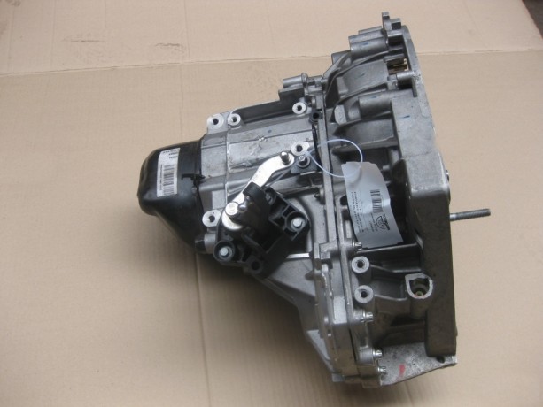 Механическая коробка переключения передач (МКПП 5-ст.) Renault JR5-514, двигатель К4М  1.6 16V, новая, оригинал 320106193R 8200934990 купить недорого с доставкой в Санкт-Петербург