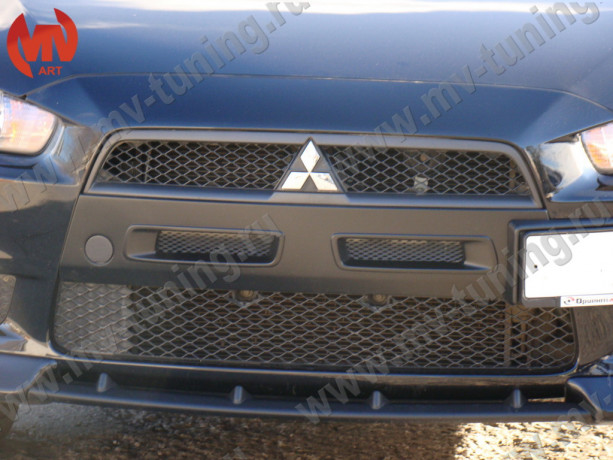 Зубатка - вставка между передними клыками для Mitsubishi Lancer X (2007-2016) купить недорого с доставкой в Санкт-Петербург